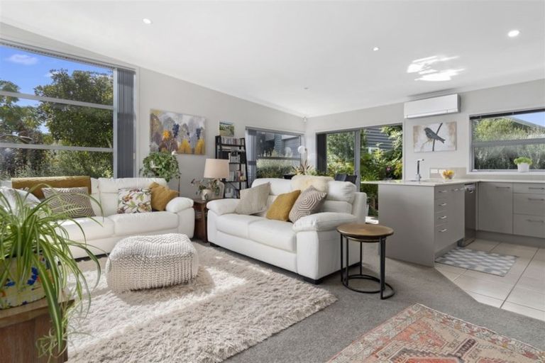 Photo of property in 12 Tory Way, Omokoroa, 3114