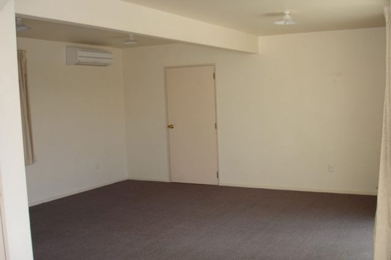 Photo of property in 2/27 Burdale Street, Riccarton, Christchurch, 8011