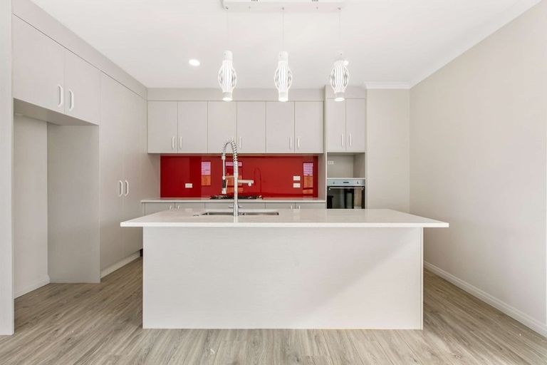 Photo of property in 5 Kakabeak Way, Takanini, 2110