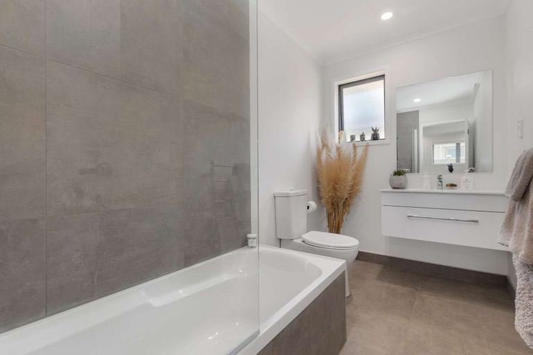 Photo of property in 11 Survila Street, Takanini, 2110