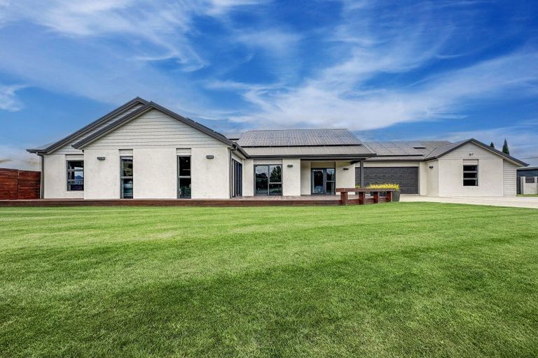Photo of property in 1 Montgomery Crescent, Kinloch, Taupo, 3377