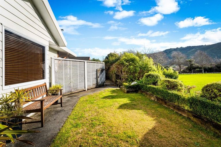 Photo of property in 16 Kingfisher Close, Brown Owl, Upper Hutt, 5018