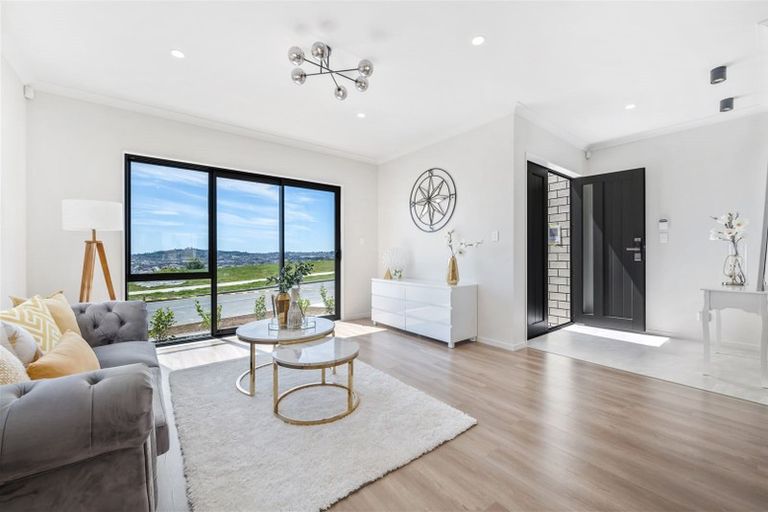 Photo of property in 3 Elevation Street, Flat Bush, Auckland, 2019
