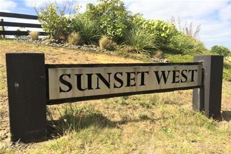 Photo of property in 49 Sunset Drive, Baylys Beach, 0377