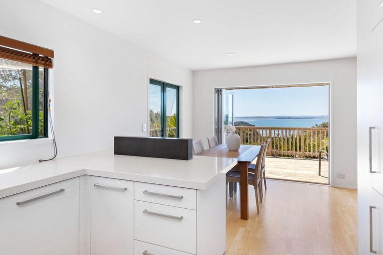 Photo of property in 88 Victory Road, Laingholm, Auckland, 0604