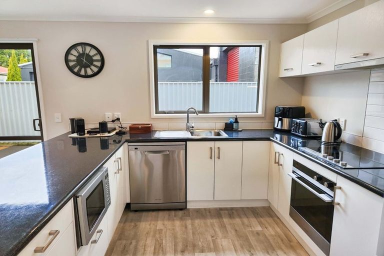 Photo of property in 28 Latimer Way, Petone, Lower Hutt, 5012