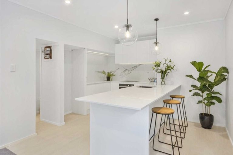 Photo of property in 3/68 Braemar Road, Castor Bay, Auckland, 0620