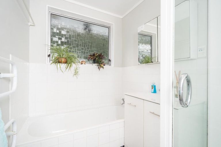 Photo of property in 4 Rokewa Way, Paparangi, Wellington, 6037