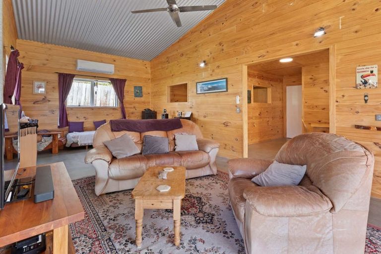 Photo of property in 18 Oxford Road, Lake Rotoma, Rotorua, 3074