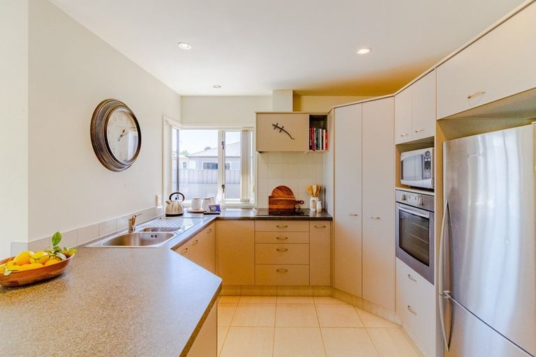 Photo of property in 1b Oxford Street, Taradale, Napier, 4112