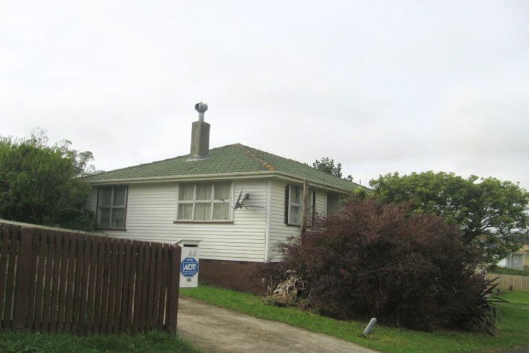 Photo of property in 46 Beauzami Crescent, Ascot Park, Porirua, 5024