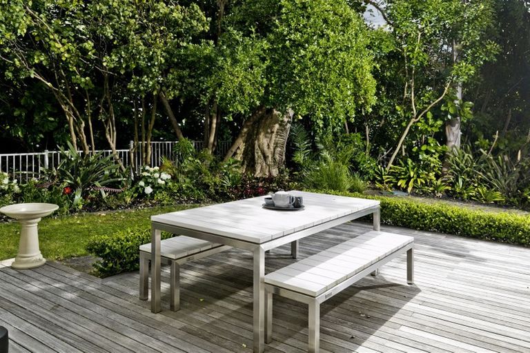 Photo of property in 6 Puriri Boulevard, Orewa, 0931