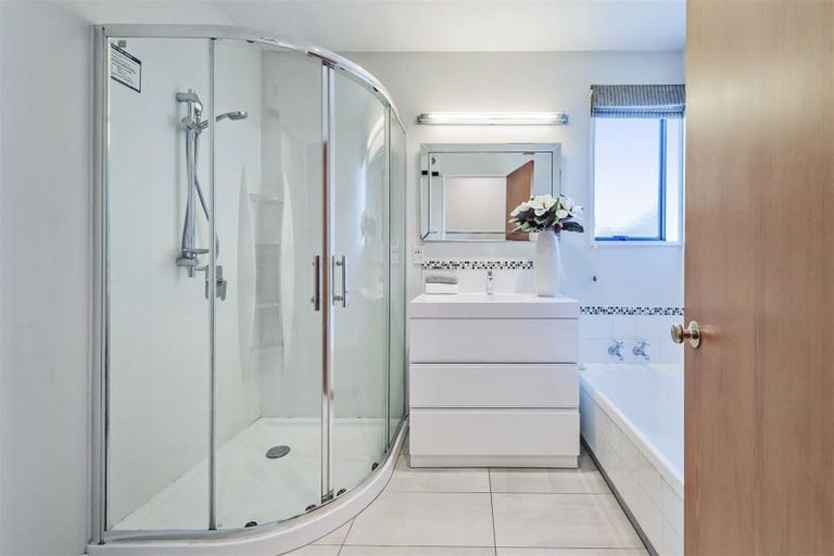 Photo of property in 3/118a Sawyers Arms Road, Northcote, Christchurch, 8052