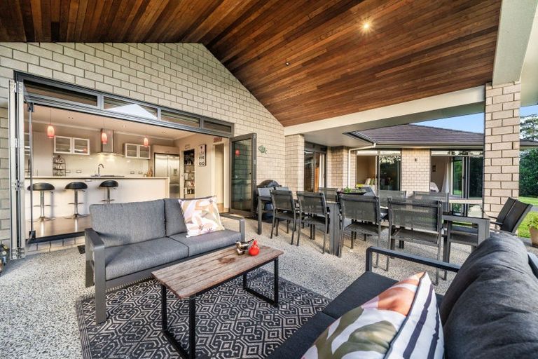 Photo of property in 69a Oraha Road, Kumeu, 0892