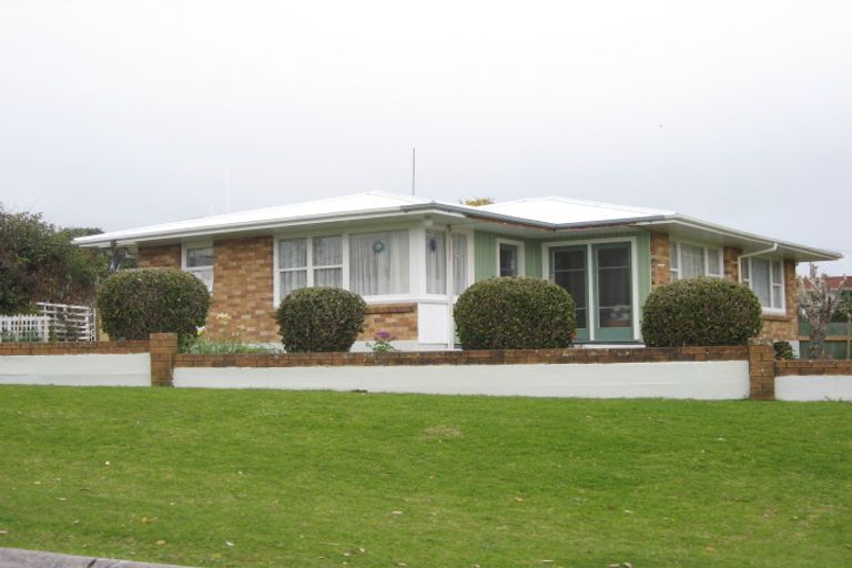 Photo of property in 42 Mcfarlane Street, Oakura, 4314