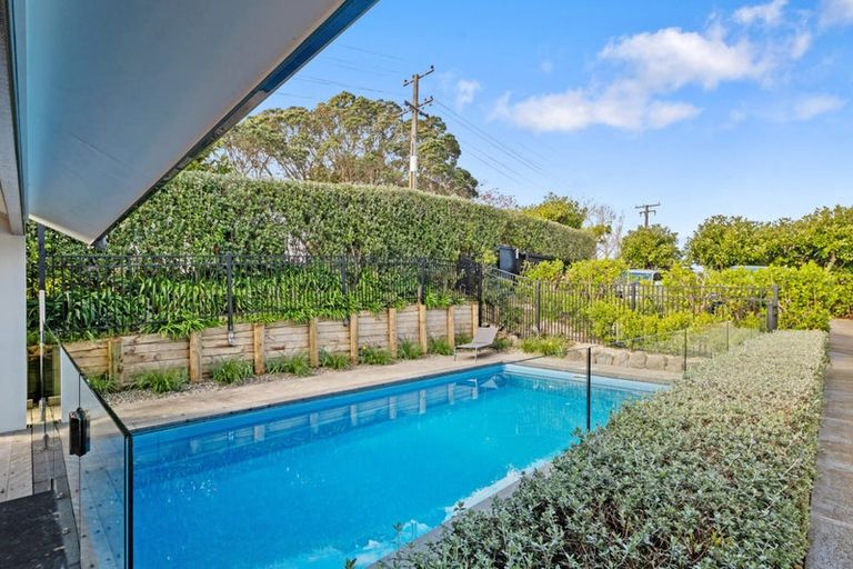 Photo of property in 86 Whites Road, Whitford, Howick, 2571
