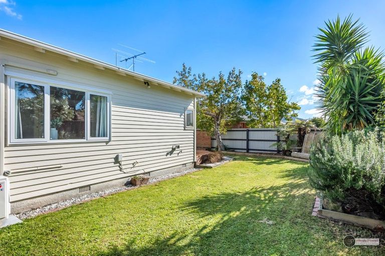 Photo of property in 2/2 Bentinck Street, Wallaceville, Upper Hutt, 5018