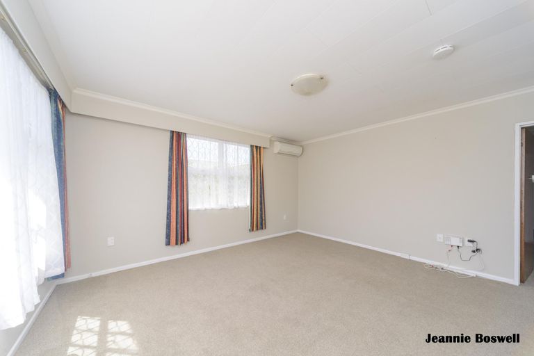 Photo of property in 89 Wikiriwhi Crescent, Awapuni, Palmerston North, 4412
