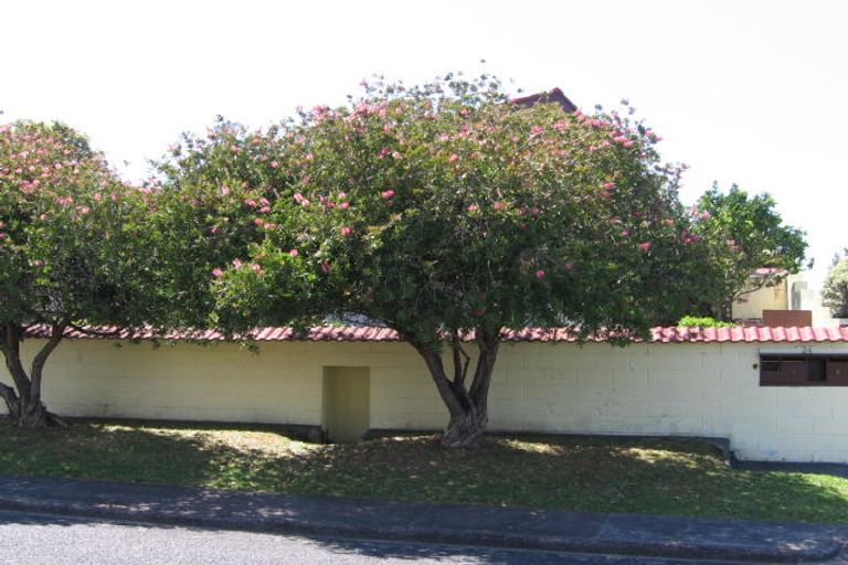 Photo of property in 1/24 Geoffrey Road, Torbay, Auckland, 0630