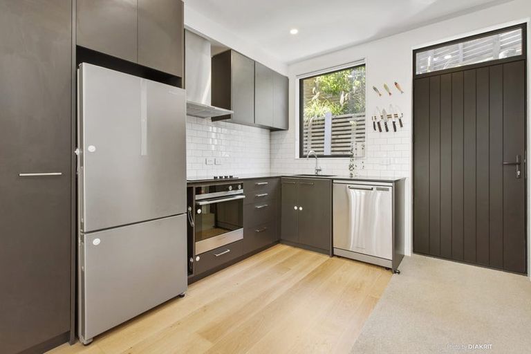 Photo of property in 2 Rua Kai Way, Brooklyn, Wellington, 6021