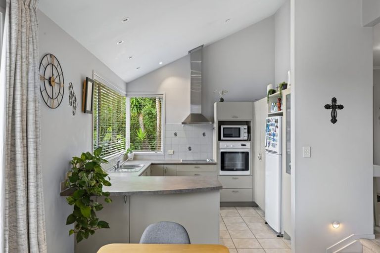 Photo of property in 12 Jelas Road, Red Beach, 0932