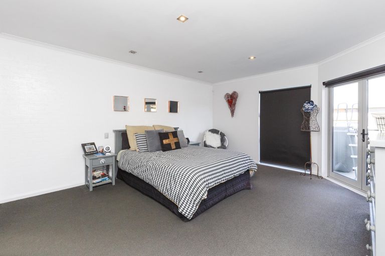 Photo of property in 31 Pegasus Place, Kelvin Grove, Palmerston North, 4414