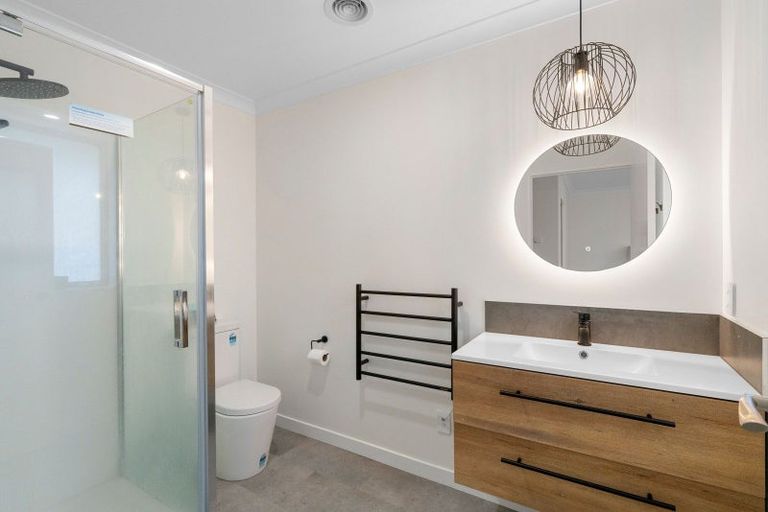 Photo of property in 6 Albizia Grove, Waikanae, 5036