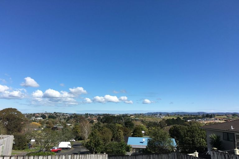 Photo of property in 1/26 Peterhouse Place, West Harbour, Auckland, 0618