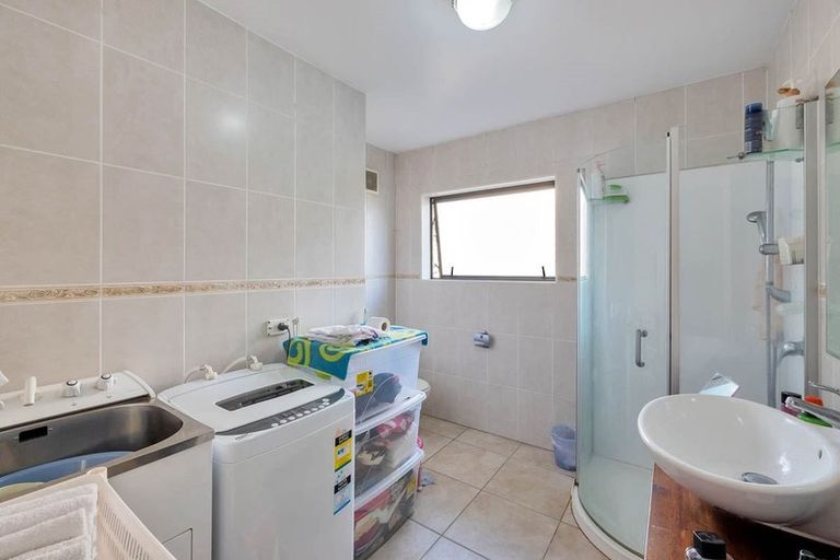 Photo of property in 62 Medallion Drive, Oteha, Auckland, 0632