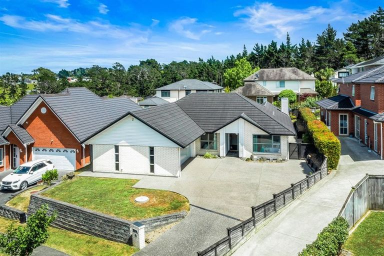 Photo of property in 32 Corricvale Way, Northcross, Auckland, 0630