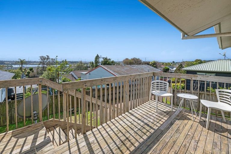 Photo of property in 1/3 Jumento Place, Unsworth Heights, Auckland, 0632