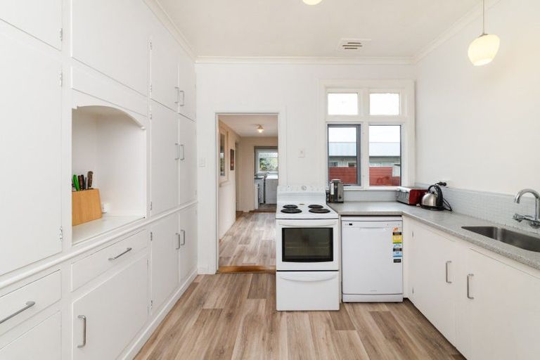 Photo of property in 33 Knowles Street, Terrace End, Palmerston North, 4410