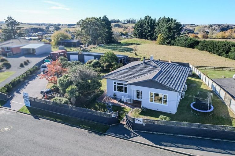 Photo of property in 37 Oban Street, Holmes Hill, Oamaru, 9401