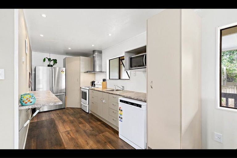 Photo of property in 6 Te Moau Avenue, Parakai, 0830