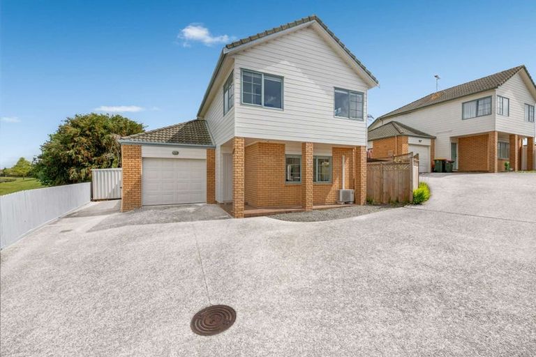 Photo of property in 2/202 Botany Road, Botany Downs, Auckland, 2010