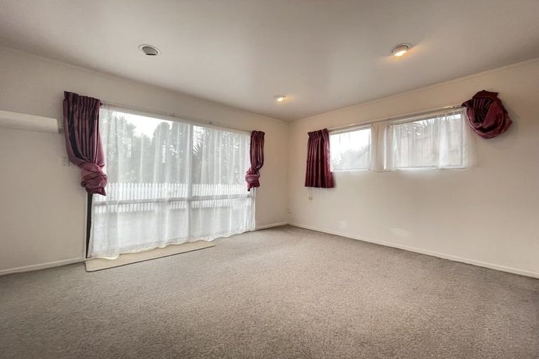 Photo of property in 15a Cambric Place, Botany Downs, Auckland, 2010