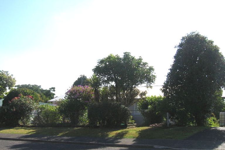 Photo of property in 6 Hatherlow Street, Glenfield, Auckland, 0629
