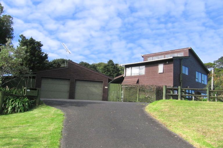 Photo of property in 2a Kauri Point Road, Laingholm, Auckland, 0604