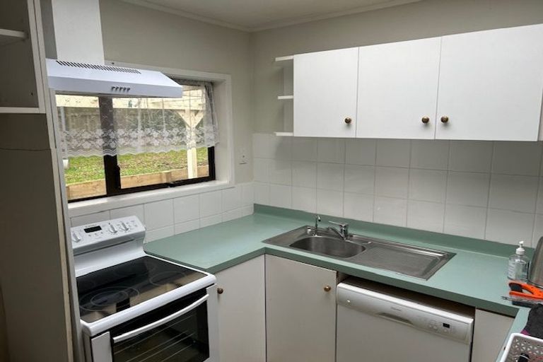 Photo of property in 18 Cornelian Crescent, Half Moon Bay, Auckland, 2012