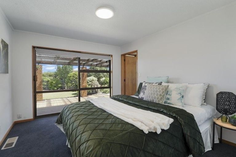Photo of property in 5 Chilton Drive, Paraparaumu, 5032