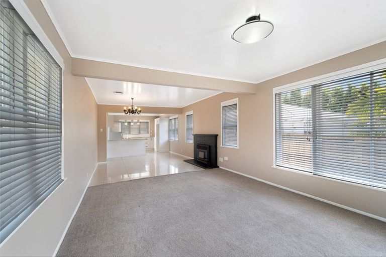 Photo of property in 16 Coniston Avenue, Te Atatu South, Auckland, 0610