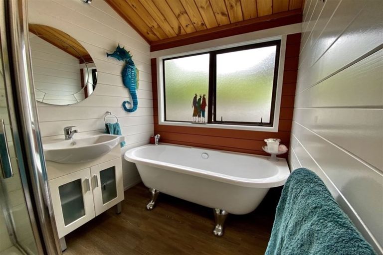 Photo of property in 91 Wiseley Road, West Harbour, Auckland, 0618