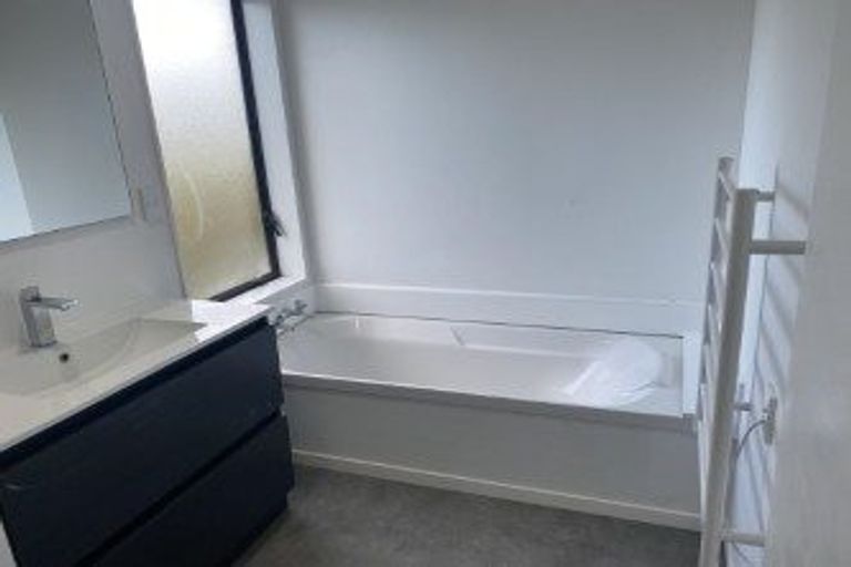 Photo of property in 9 Amery Place, West Harbour, Auckland, 0618