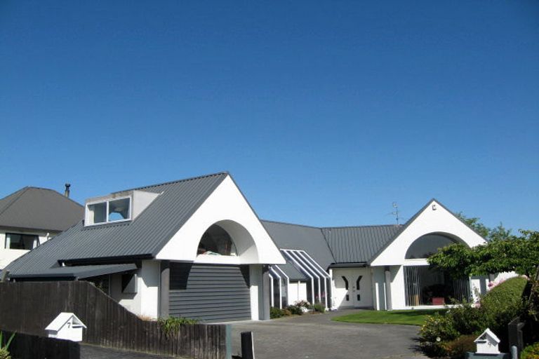 Photo of property in 9 Goodall Place, Redwood, Christchurch, 8051