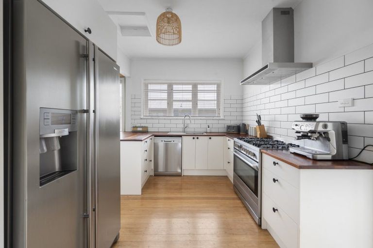 Photo of property in 85 Latham Street, Marewa, Napier, 4110