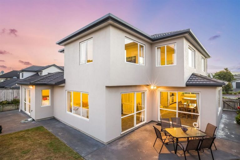 Photo of property in 3 Routeburn Avenue, Aotea, Porirua, 5024