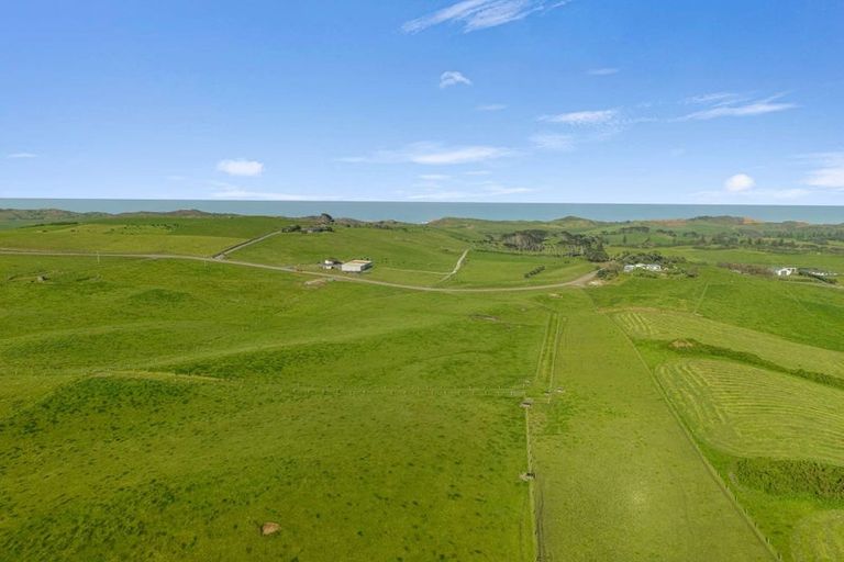 Photo of property in 177 Rehutai Road, Baylys Beach, 0377