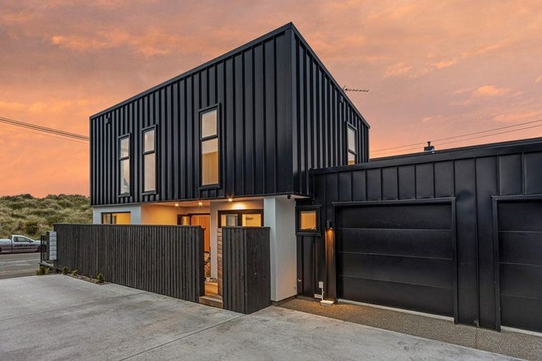 Photo of property in 164a Marine Parade, New Brighton, Christchurch, 8083