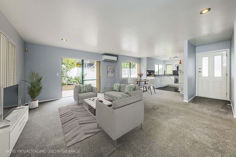 Photo of property in 2/21 Contessa Drive, Glenfield, Auckland, 0629