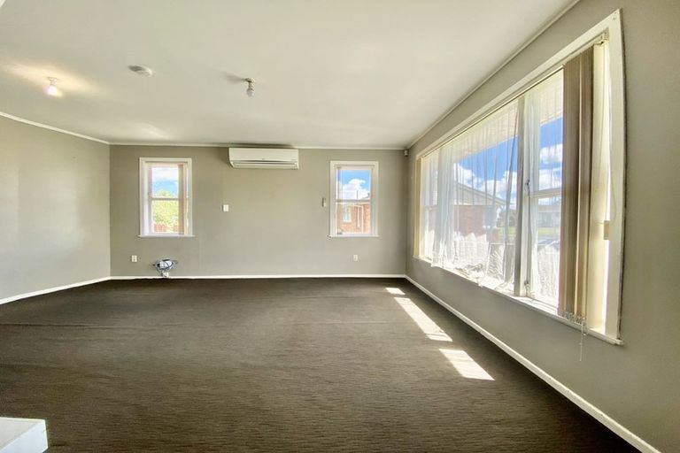 Photo of property in 45 Heyford Close, Mangere, Auckland, 2022